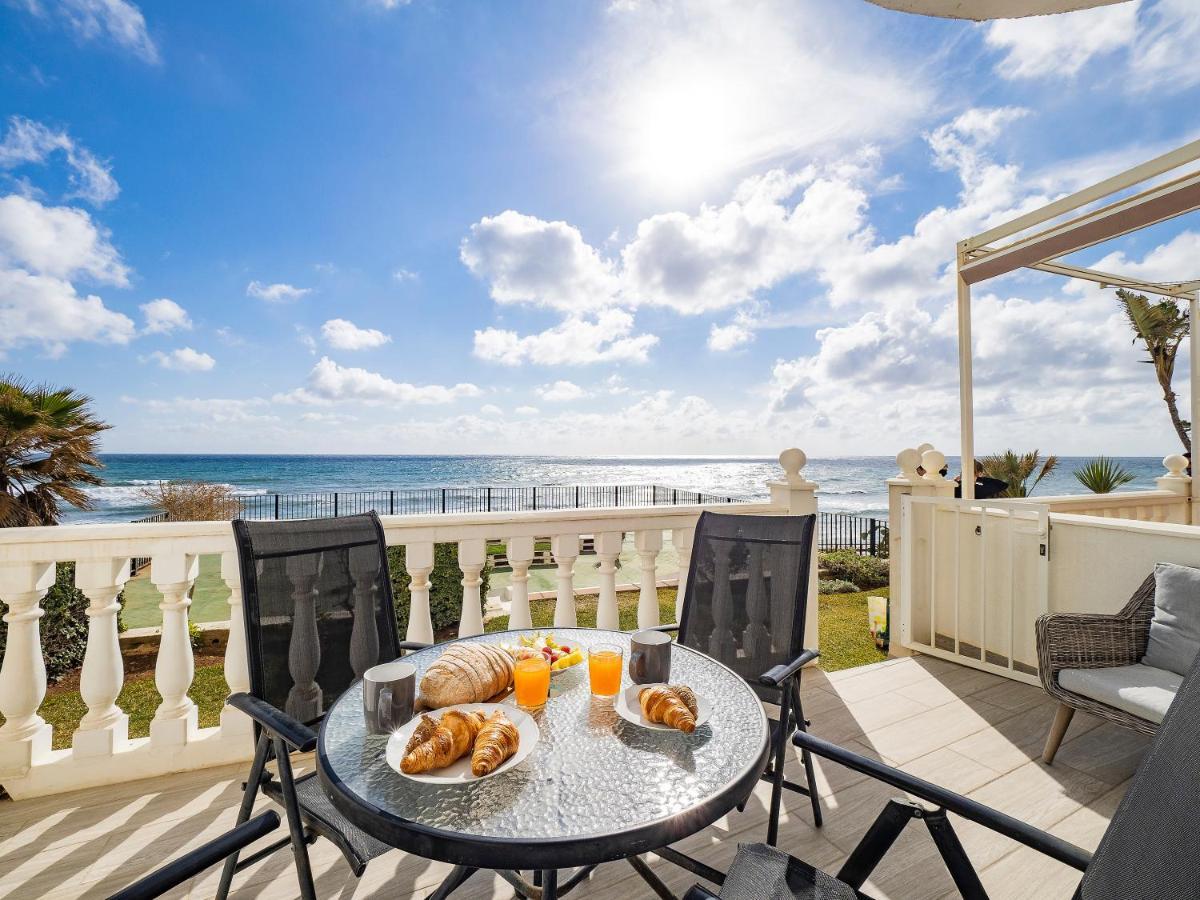Apartment On Beach Mijas Sitio de Calahonda ภายนอก รูปภาพ