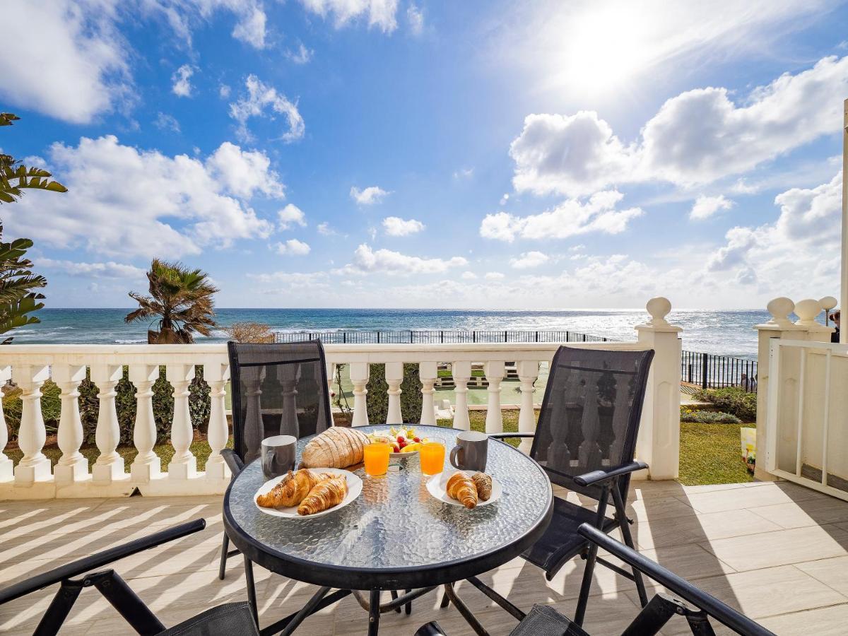Apartment On Beach Mijas Sitio de Calahonda ภายนอก รูปภาพ