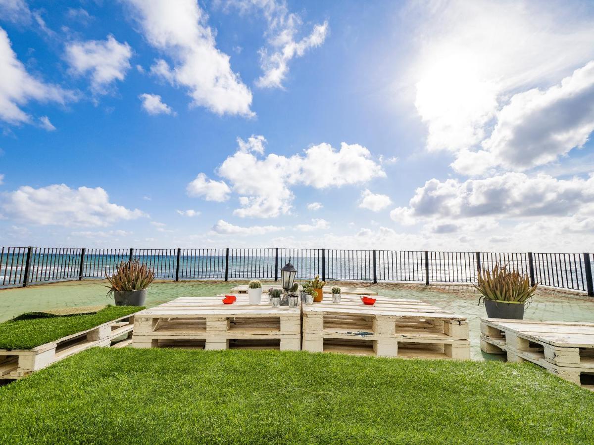 Apartment On Beach Mijas Sitio de Calahonda ภายนอก รูปภาพ
