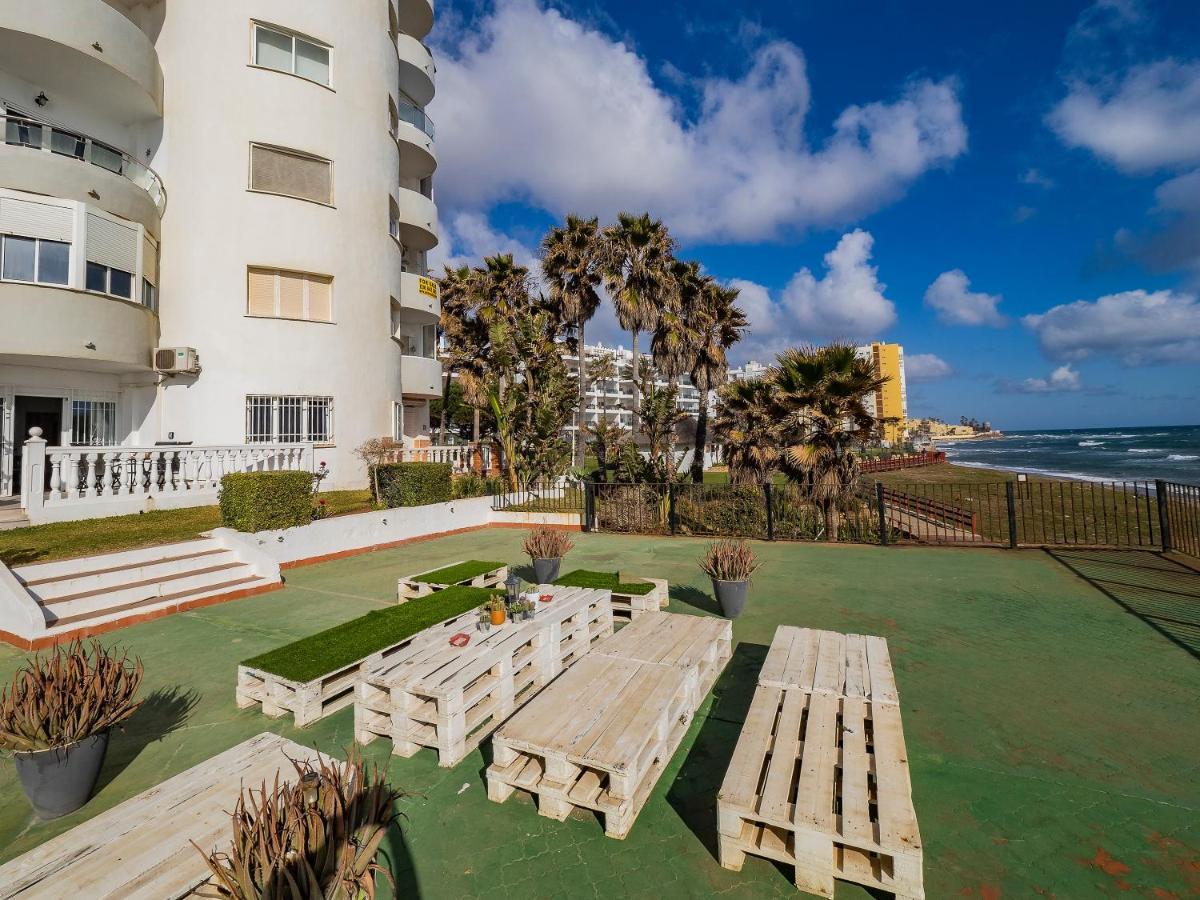 Apartment On Beach Mijas Sitio de Calahonda ภายนอก รูปภาพ