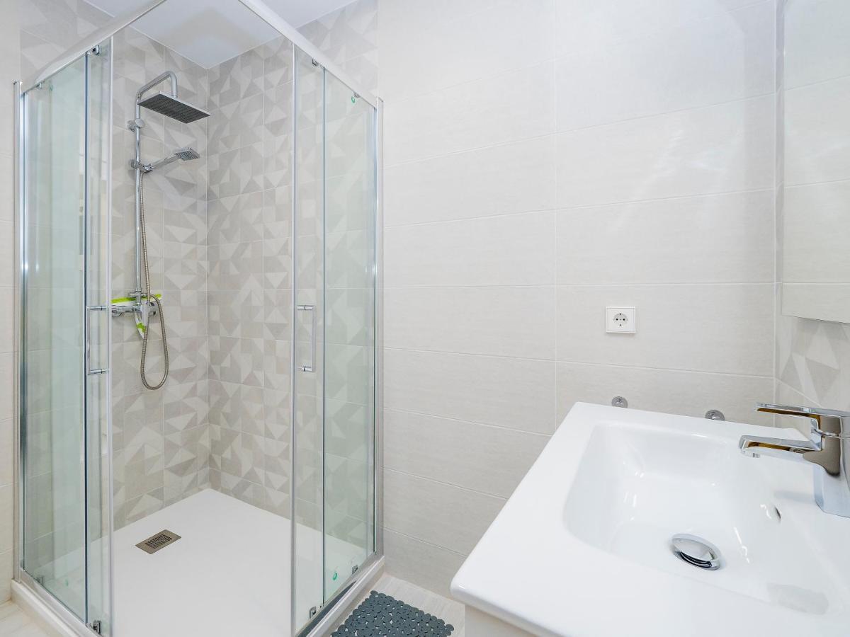 Apartment On Beach Mijas Sitio de Calahonda ภายนอก รูปภาพ