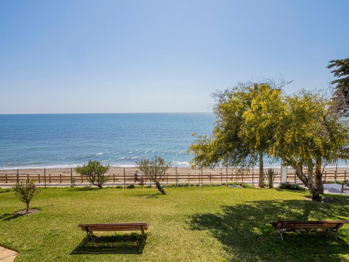 Apartment On Beach Mijas Sitio de Calahonda ภายนอก รูปภาพ