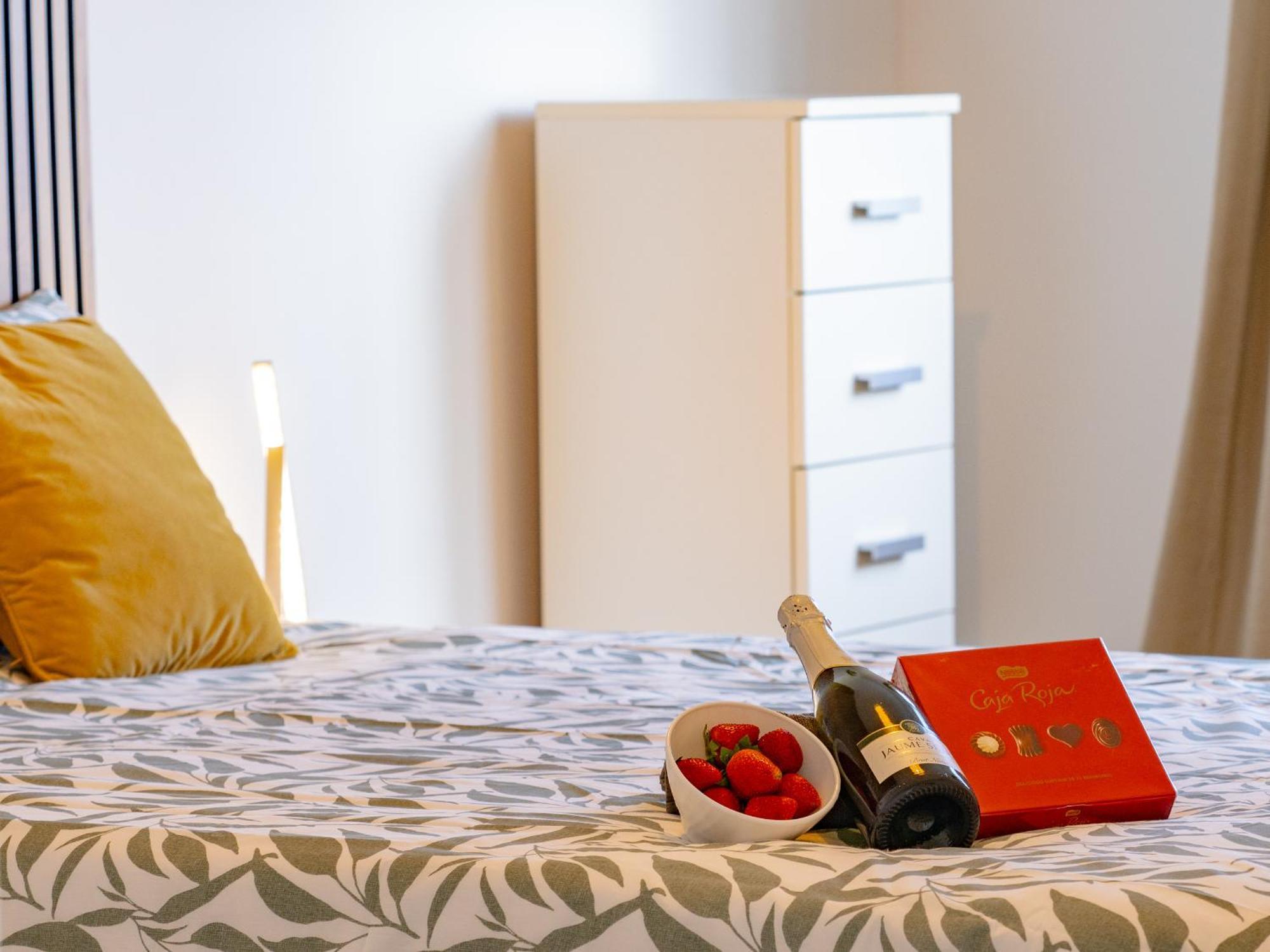 Apartment On Beach Mijas Sitio de Calahonda ภายนอก รูปภาพ