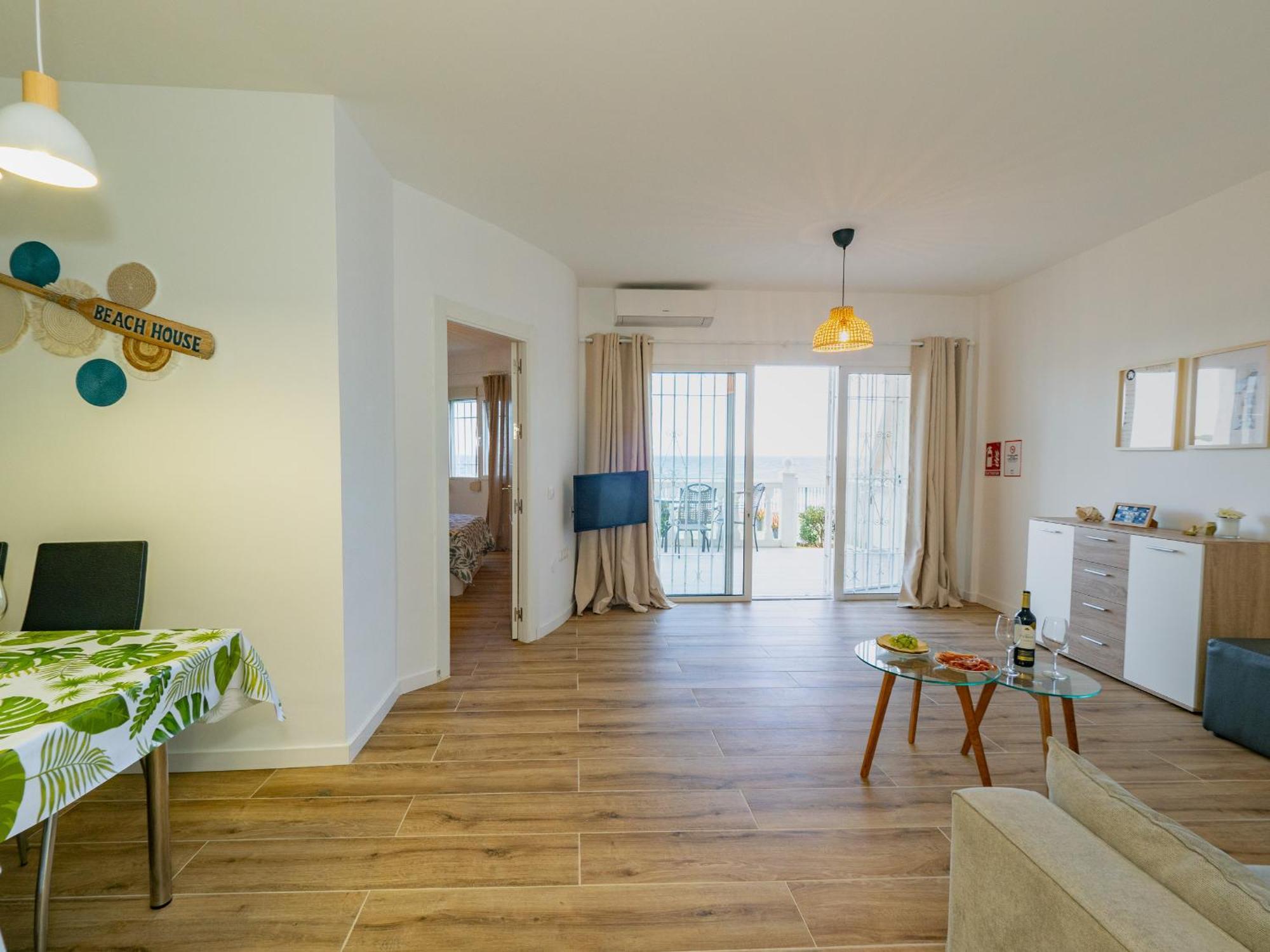 Apartment On Beach Mijas Sitio de Calahonda ภายนอก รูปภาพ