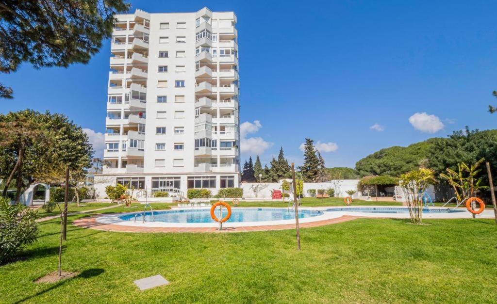 Apartment On Beach Mijas Sitio de Calahonda ภายนอก รูปภาพ