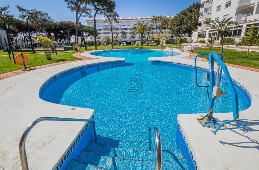 Apartment On Beach Mijas Sitio de Calahonda ภายนอก รูปภาพ