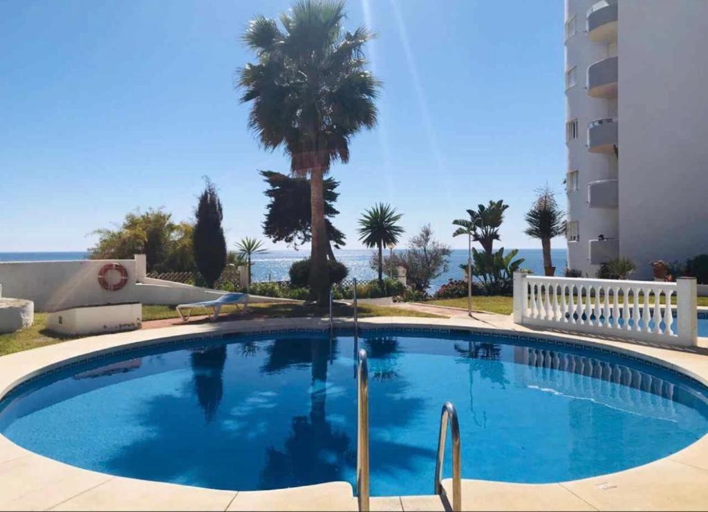Apartment On Beach Mijas Sitio de Calahonda ภายนอก รูปภาพ