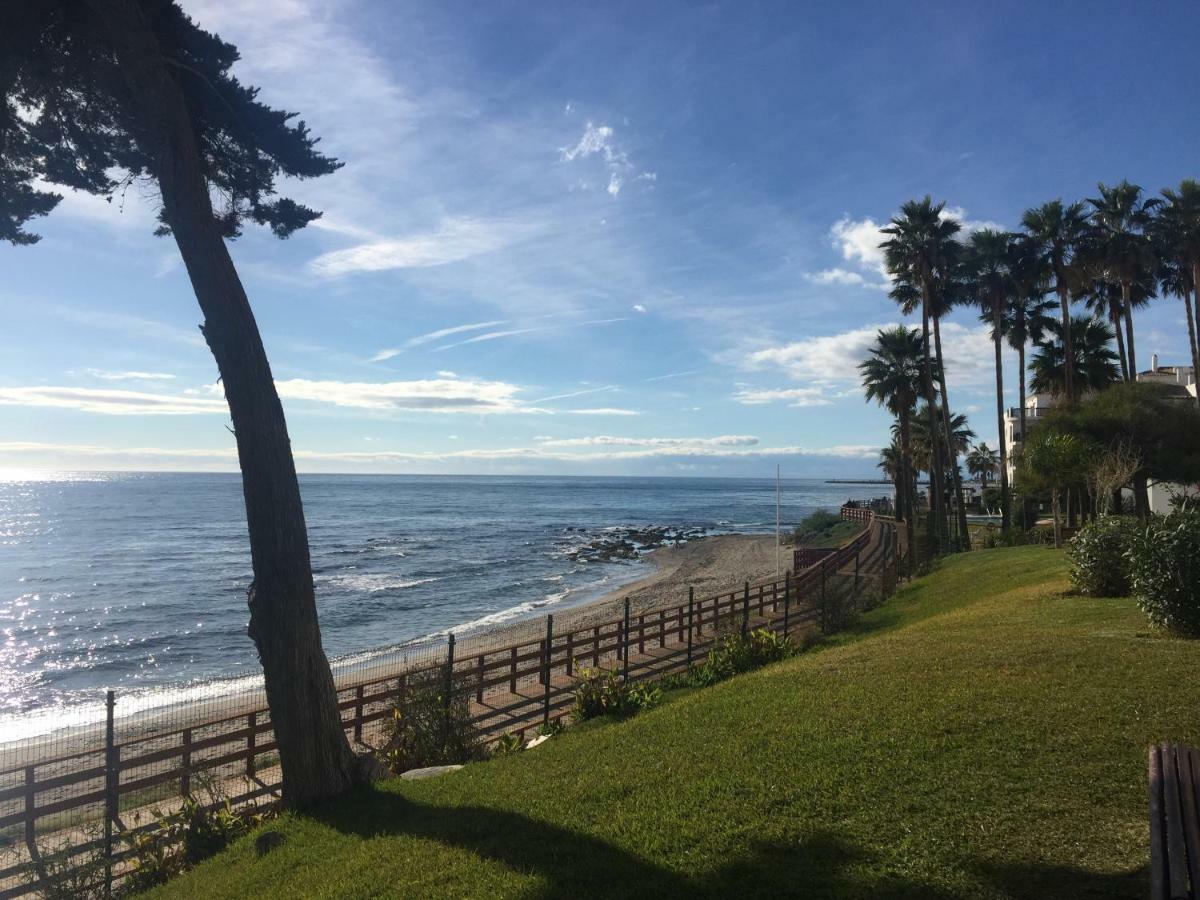 Apartment On Beach Mijas Sitio de Calahonda ภายนอก รูปภาพ